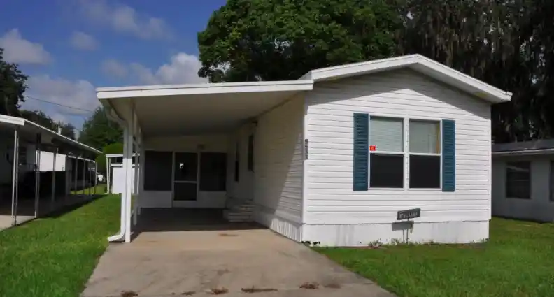 Repossessed Mobile Homes in Florida: What Buyers Need to Know
