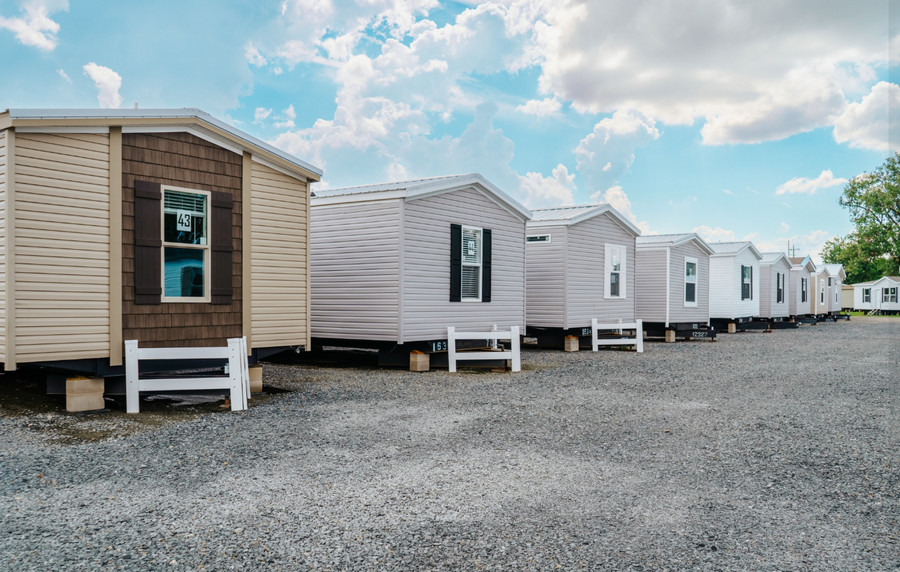 The Pros and Cons of Buying a Repo Mobile Home