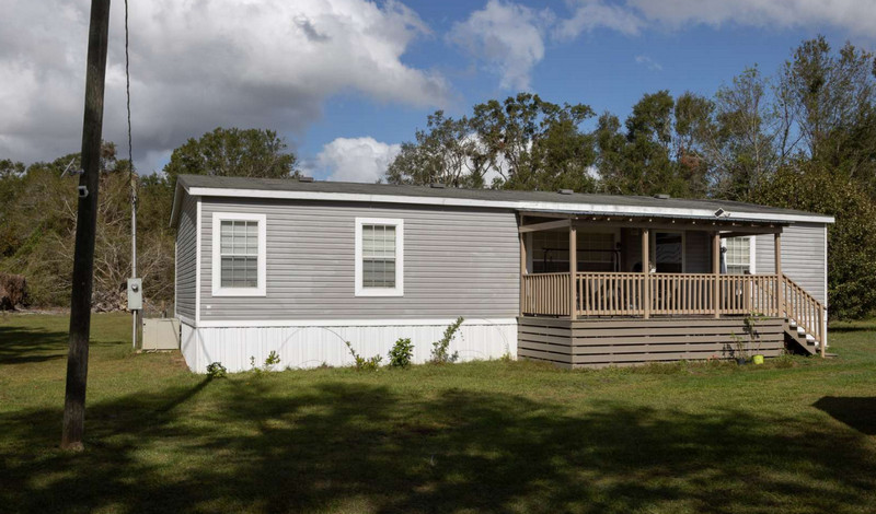 Can I Put a Mobile Home on My Parents Property in Florida?